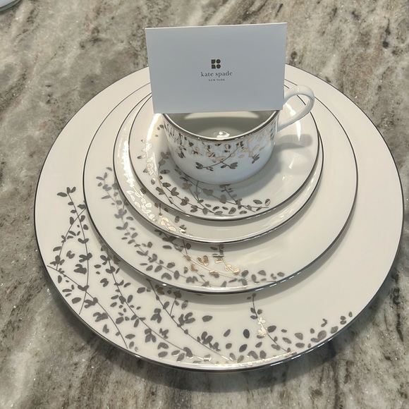 Kate Spade New York Gardner Street Platinum Piece Place Setting